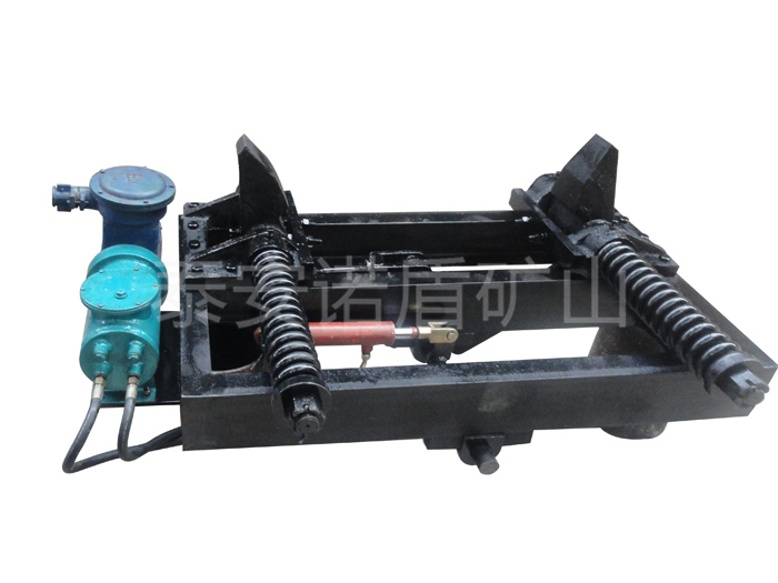 液动抱轨式阻车器